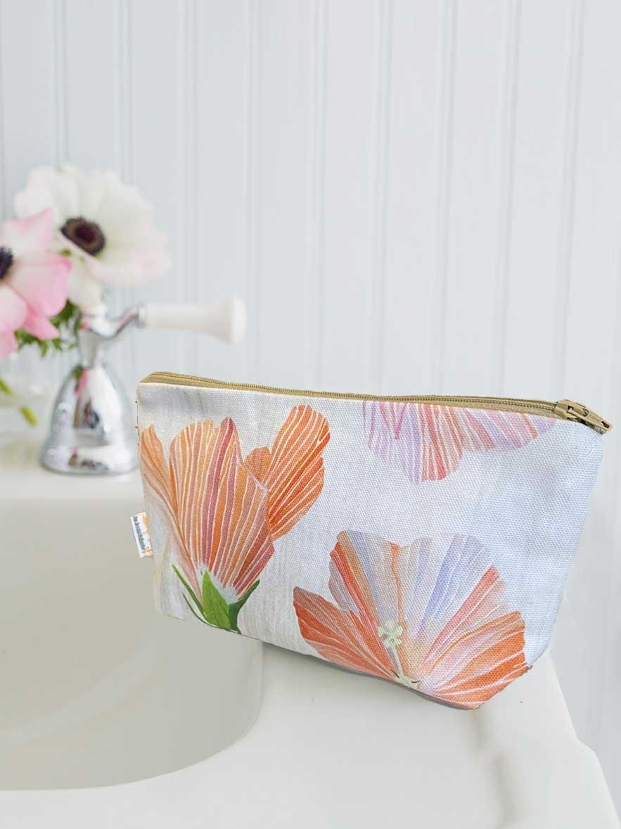 Makeup Bag: Hibiscus on Snow